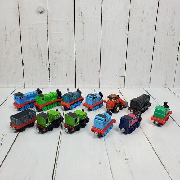 Thomas & Friends Mixed Lot Set of 10 Toy Trains Magnetic and Plastic Toddler Toy - Picture 4 of 5